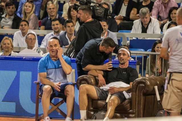 Teniški turnir v Umagu sta z ekshibicijskim dvobojem otvorila Andre Agassi in Goran Ivanišević.